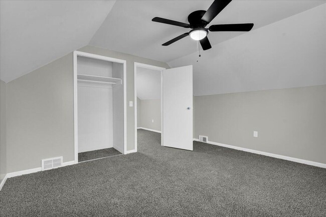 Building Photo - 11235 Portlance Ave