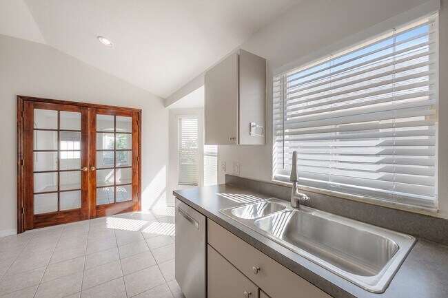 Building Photo - Brandon - 3 Bedroom 2 Bath Home in Gated C...