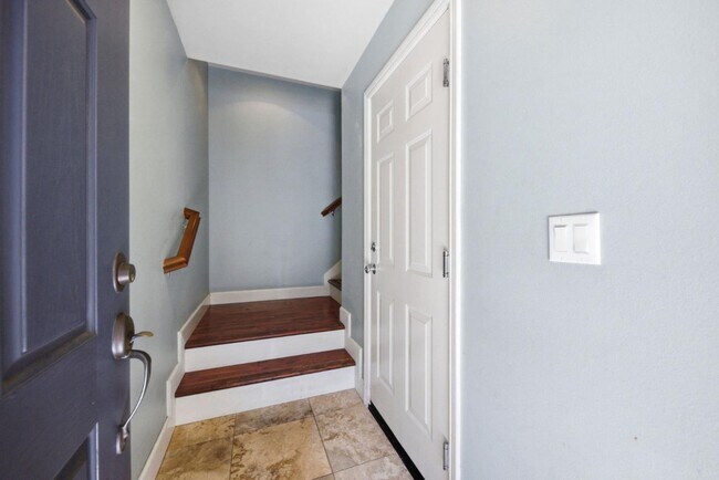 Building Photo - 200 Live Oak Way