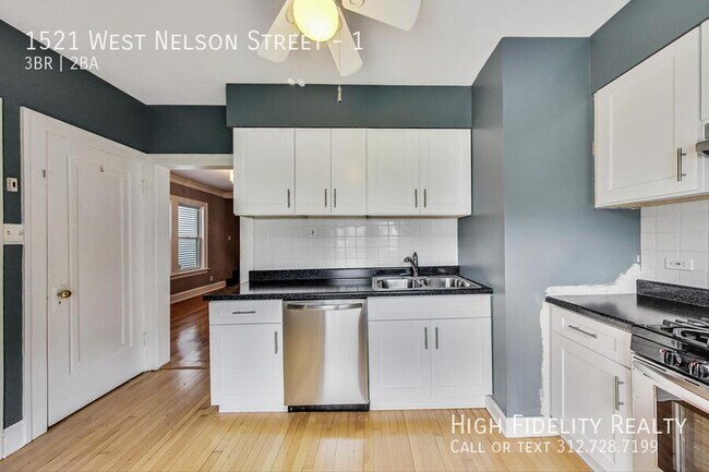 Building Photo - 1521 W Nelson St