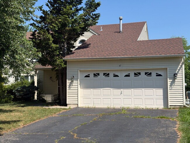 Building Photo - Spacious 4-Bedroom Colonial with 2-Car Garage in Howell