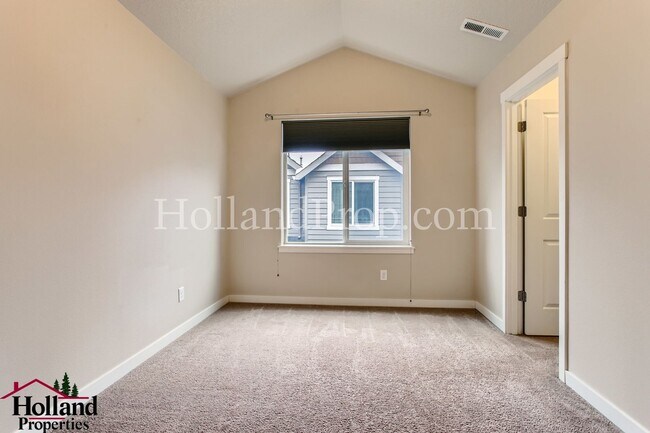 Building Photo - Beautiful Home With Balcony and Great Location! ** NEW PRICE $2,595 and REDUCED SECURITY DEPOSIT **