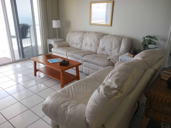 Building Photo - 903 Ocean Dr S