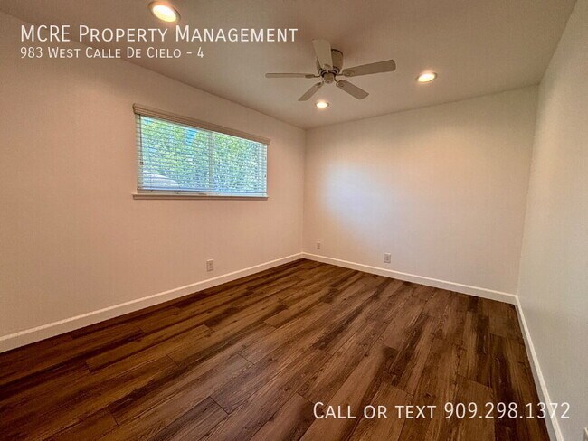Building Photo - 983 W Calle De Cielo