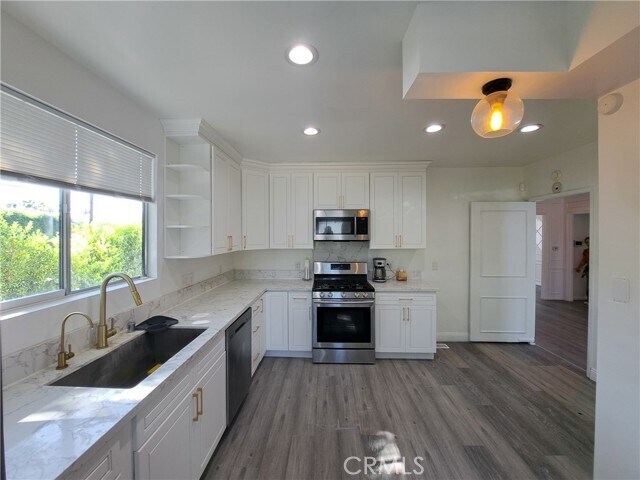 Building Photo - 14356 Greenleaf St