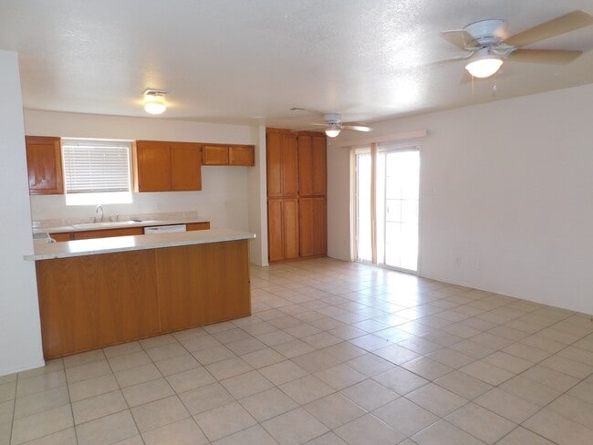 Building Photo - 3 BEDROOM HOME IN OCOTILLO!