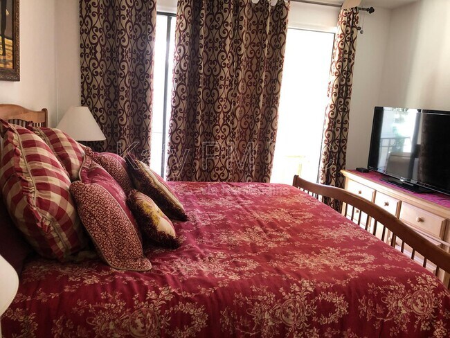 Building Photo - 9708 E Vía Linda