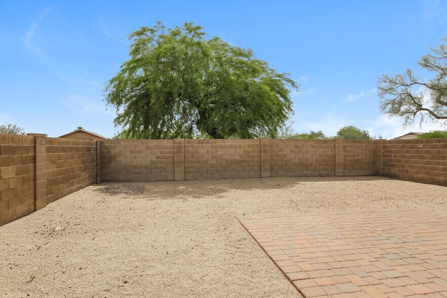 Building Photo - 2255 E Parkside Ln