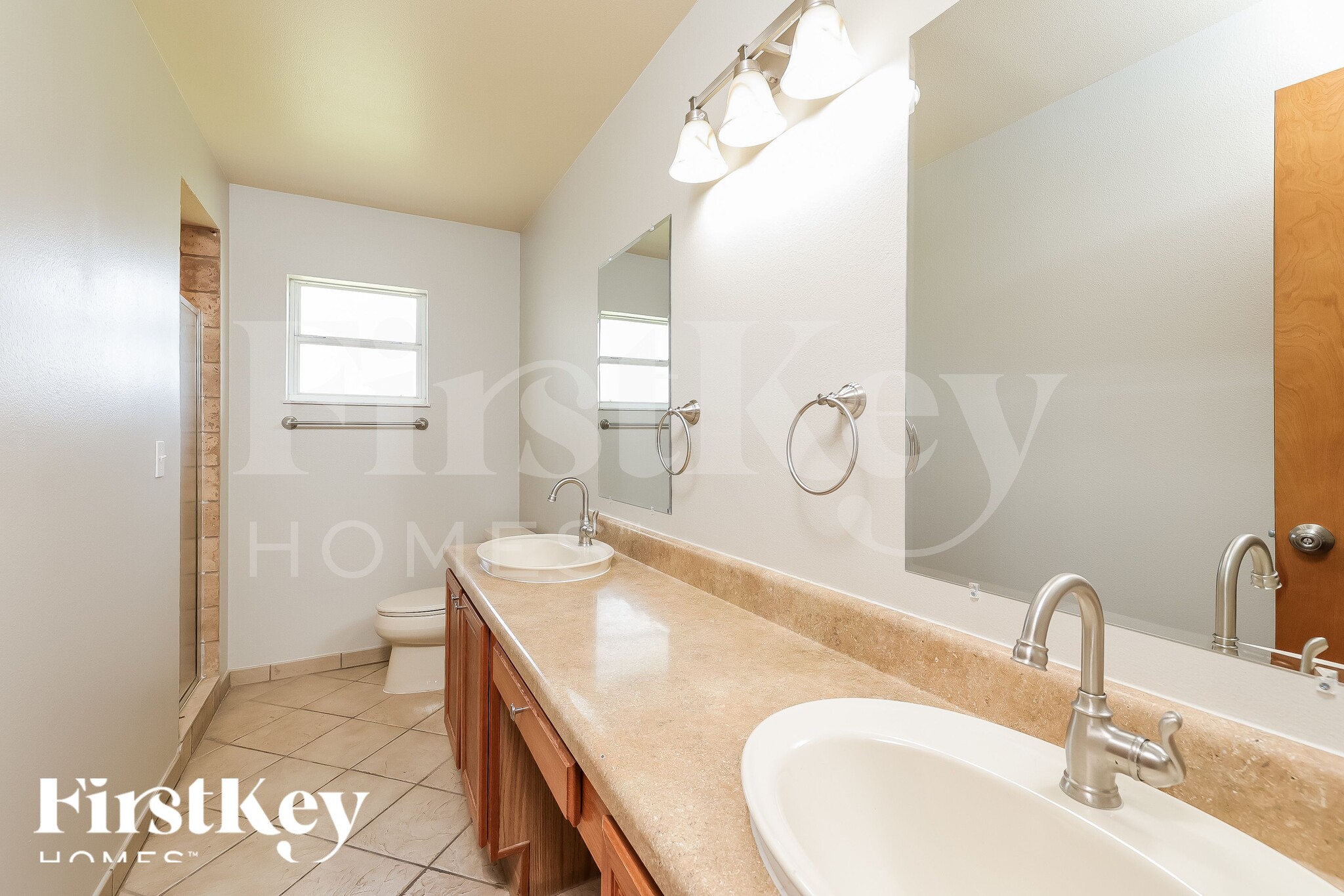 Building Photo - 329 Edgewood Ct