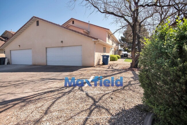 Building Photo - Upstairs Unit - St George - Near Costco and Home Depot Available Now - 3 BD 2 BA 2 GAR