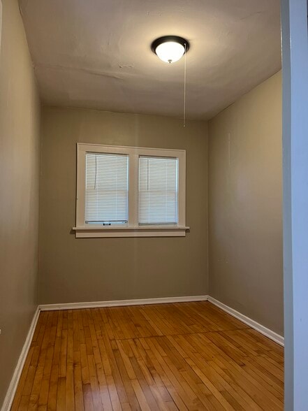 Building Photo - 352 E Rosedale Ave