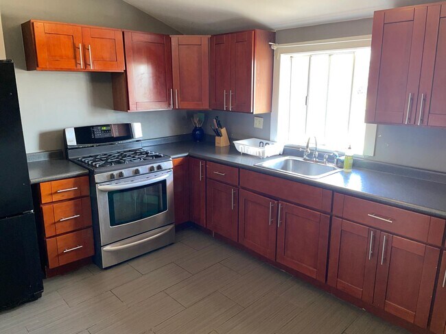 kitchen - 1230 Burnett St