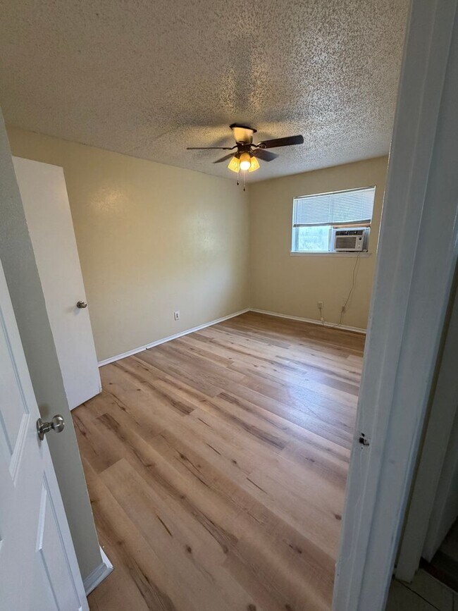 Building Photo - 1601 E Central Texas Expy