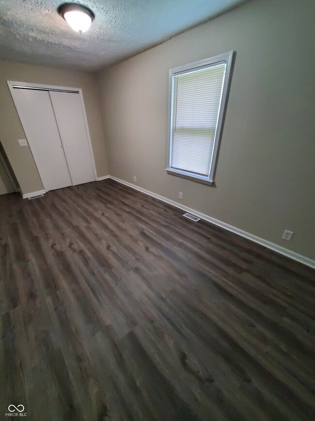Building Photo - 6019 Oak Ave