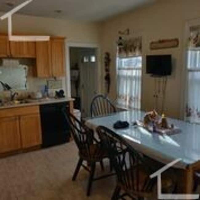 Building Photo - Gorgeous Newton Home available for rent 9/1/26