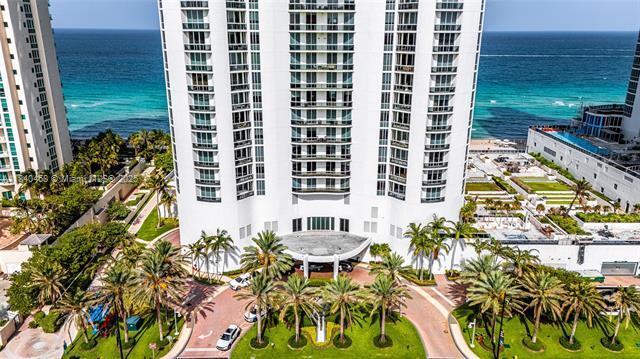 Building Photo - 16001 Collins Ave