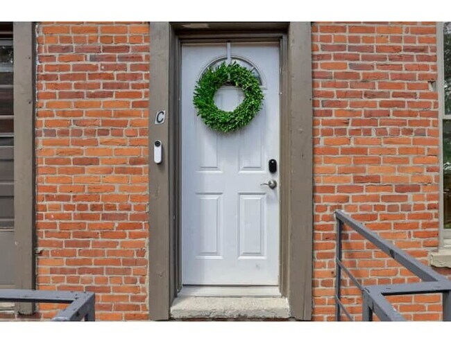Building Photo - The Artist's Apt. | 2BR | Short North | +Parking