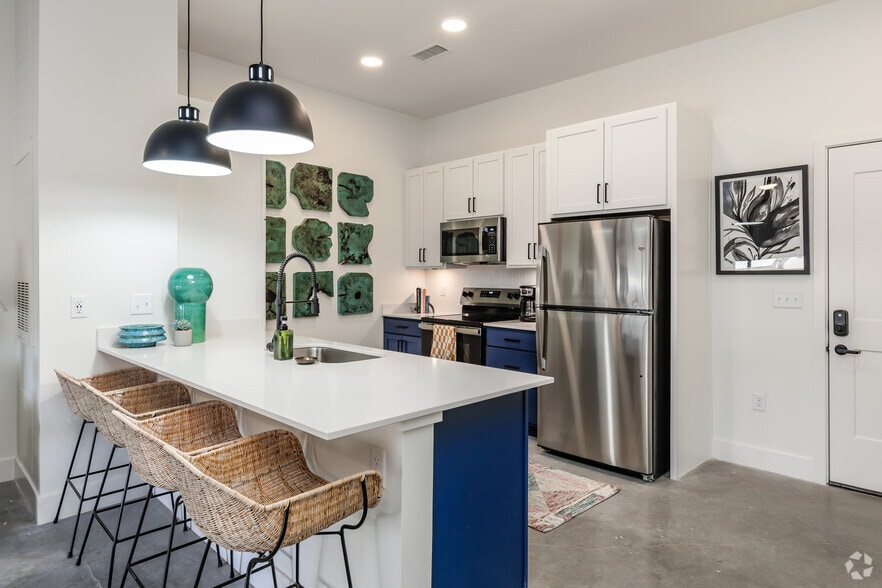 1BR, 1BA - 652SF - Kitchen - Fusion at Neon