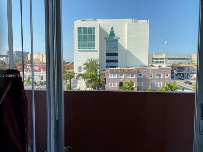 Building Photo - 420 NW 12th Ave