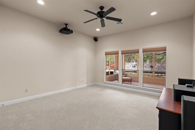 Building Photo - 17109 Northlake Hills Dr