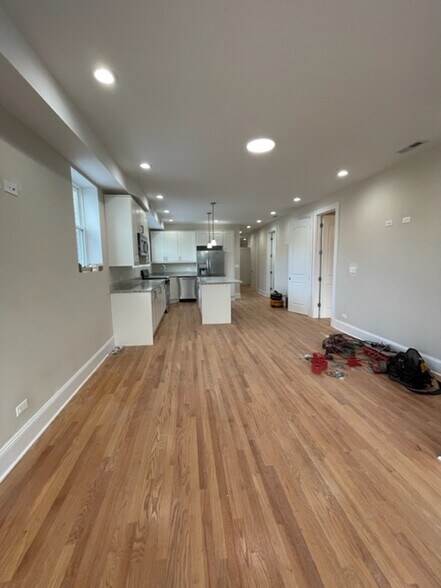 Building Photo - 5506 N Glenwood Ave