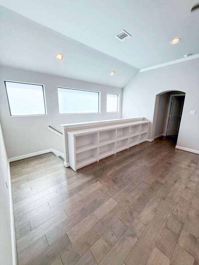Building Photo - Come view this home located in the heart o...