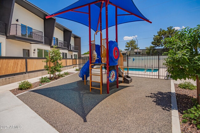 Building Photo - 3426 E University Dr