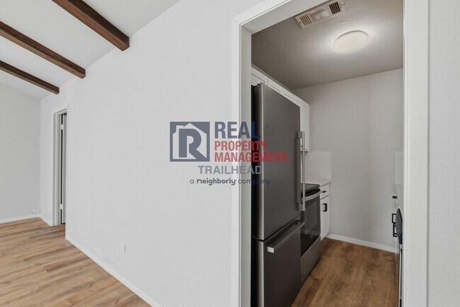 Building Photo - Bright One-Bedroom Home with Modern Finishes