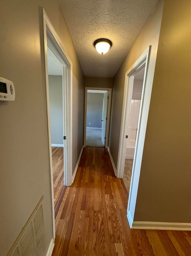 Building Photo - 889 Revere Run Dr