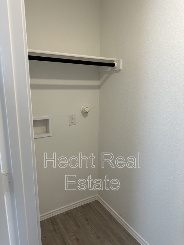 Building Photo - 240 Ottowa Way