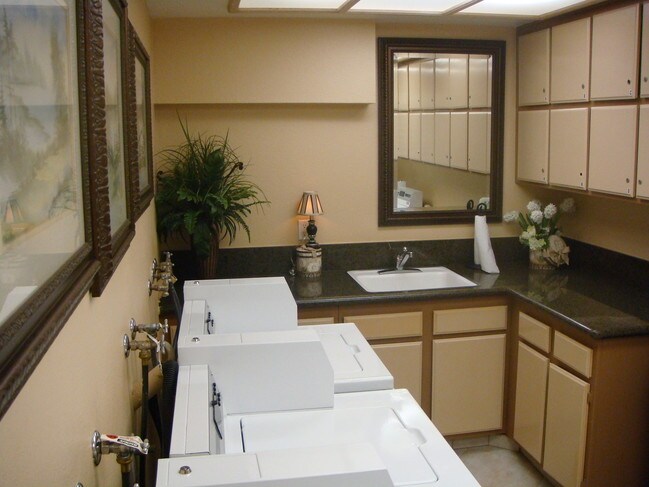 Building Photo - 248 St Francis St