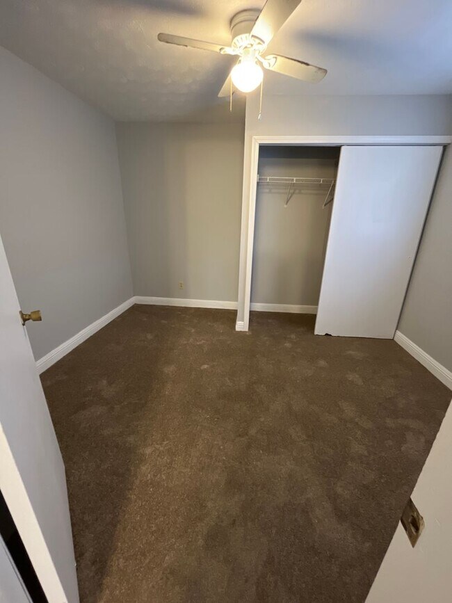 Building Photo - 3 Bedroom 1 Bathroom Single Family Home with yard