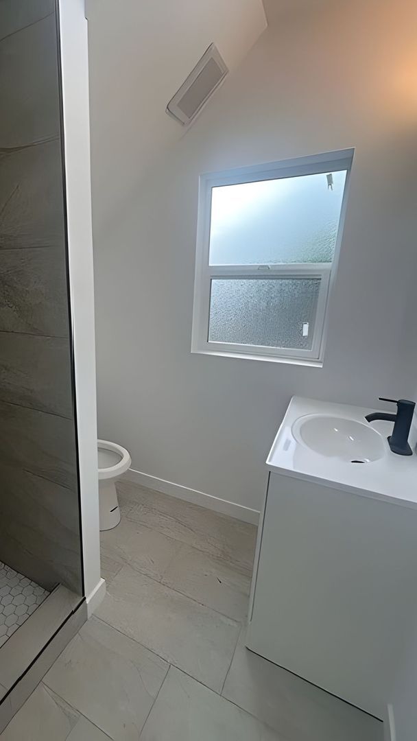 Building Photo - Amazing remodeled 4 bedroom home with fenced yard. $500 off first month rent thru 04/30/2026!!