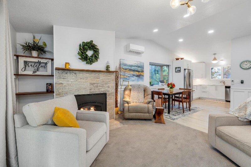 Building Photo - 1200 NE Territorial Rd