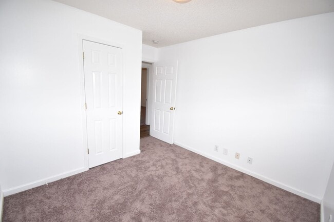Building Photo - 3 Bedroom Home For Rent Near Post!