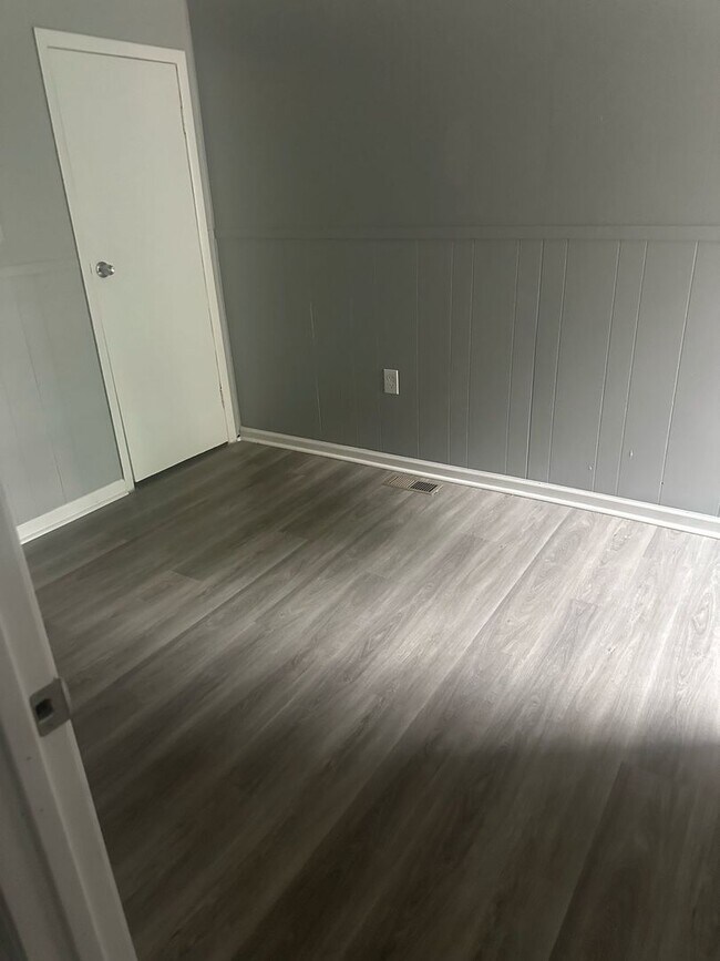 Building Photo - Fully Renovated Single Family House