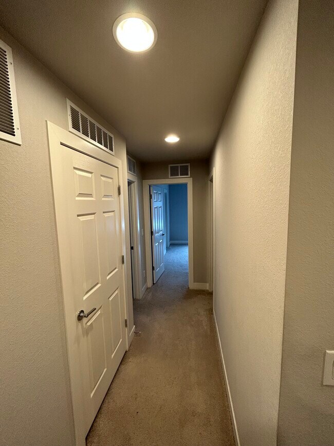 Building Photo - 16138 E Elk Dr