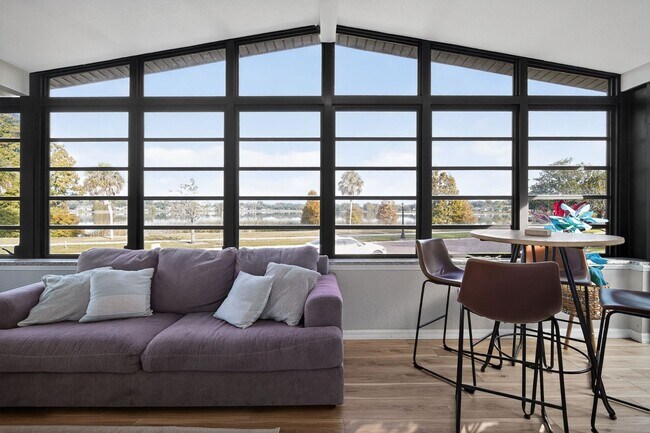 Building Photo - Discover lakeside living at its finest.