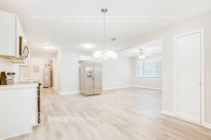 Building Photo - 7039 Carolyn Cir