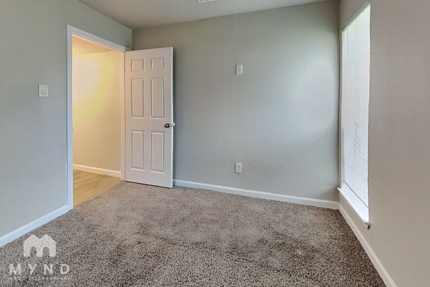 Building Photo - 4523 Bayou Vista Dr