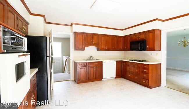 Building Photo - 5 br, 3 bath House - 6655 TENNYSON DR