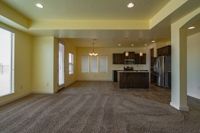 Building Photo - Stunning Home with 4 beds/2.5 baths and 3-Car Garage in Mulberry Estates