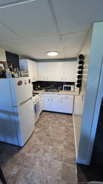 Building Photo - 140 Andover St