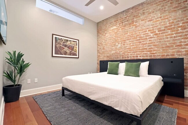 Building Photo - 822 Perdido St