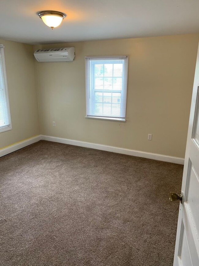 Building Photo - 2084 Broad St