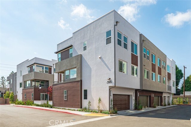 Building Photo - 609 S Lyon St