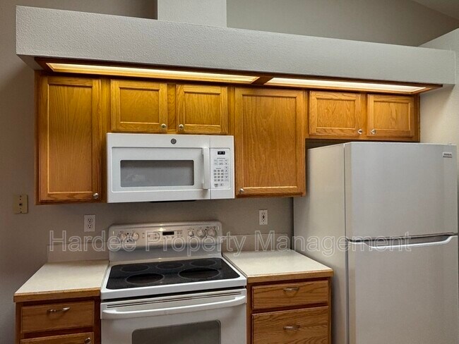 Building Photo - 1362 Pineridge Dr E