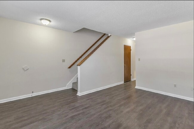 Building Photo - 102 Kimeran Ln