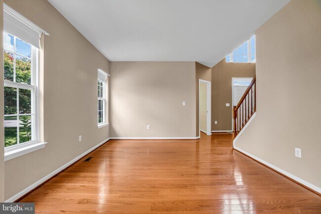 Building Photo - 8142 Tenbrook Dr
