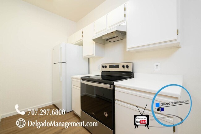 Building Photo - Glen Cove! Large one bedroom condo